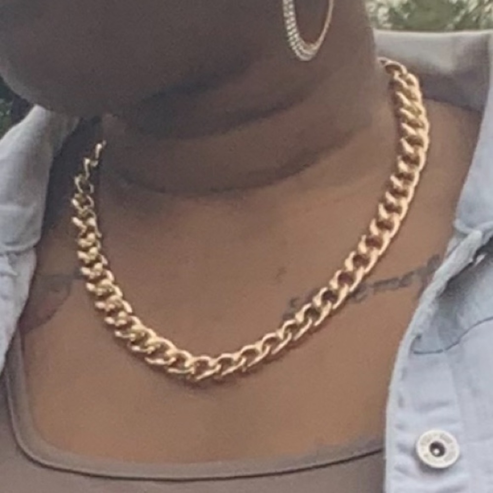 Gold Chunky Chain Link Iconic Necklace - Picture 2 of 5